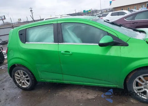 2015 Chevrolet Sonic Lt Auto из США, поврежденный, VIN 1G1JC6SH7F4140526